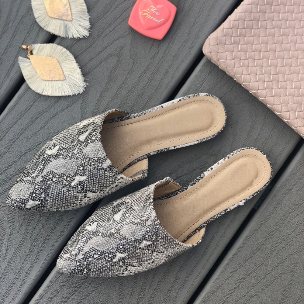 ☀️Vegan Snakeskin Mules
